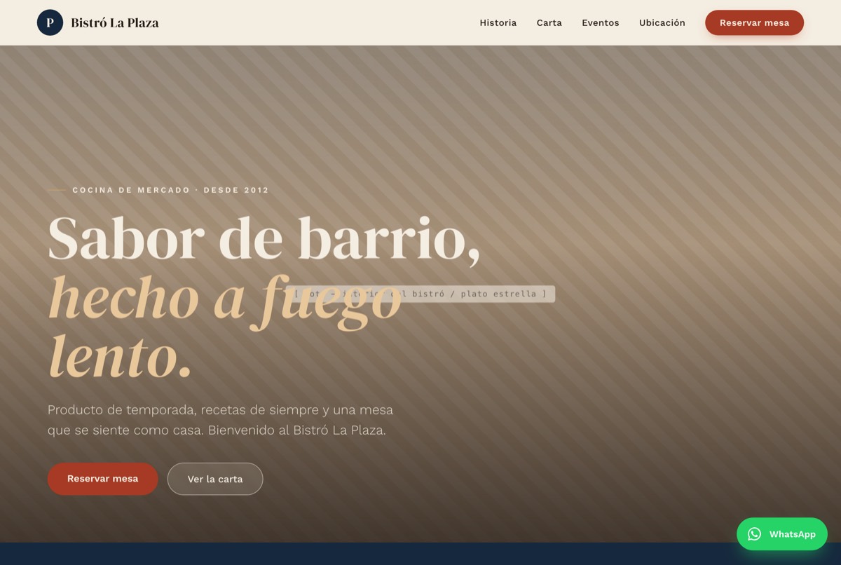 Web de ejemplo del Bistró La Plaza: portada cálida con reserva de mesa y carta